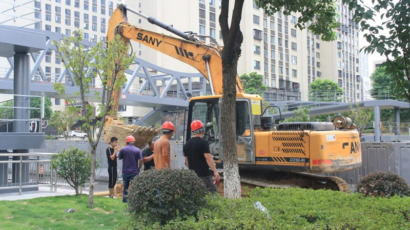 炎炎夏日送清涼，滴滴關(guān)懷潤(rùn)人心